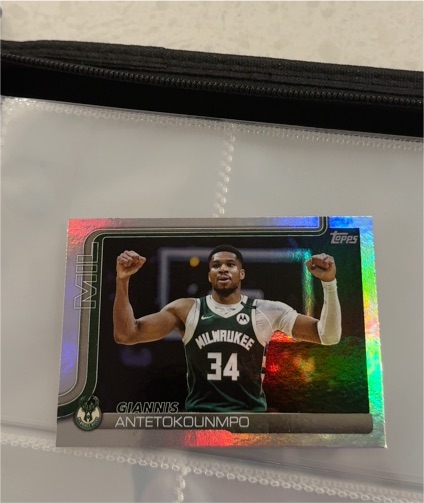 2025-26 Topps #54 Giannis Antetokounmpo — front