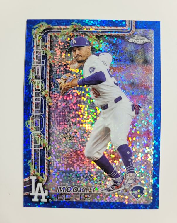 2025 Topps Holiday #H52 Mookie Betts — front