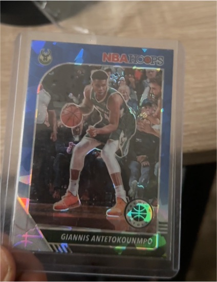 2019-20 Panini NBA Hoops Premium Stock #102 Giannis Antetokounmpo — front