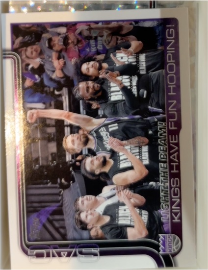 2025-26 Topps #295 Light The Beam!: Kings Have Fun Hooping! — front