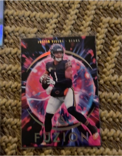 2023 Panini Luminance #4 Justin Fields Fuzion Blue — front