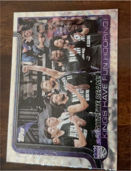 2025-26 Topps #295 Light The Beam!: Kings Have Fun Hooping! — front
