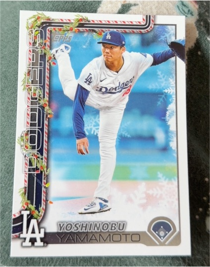 2025 Topps Holiday #H159 Yoshinobu Yamamoto — front