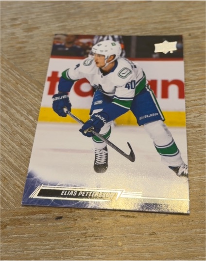 2022-23 Upper Deck Series 2 #425 Elias Pettersson — front