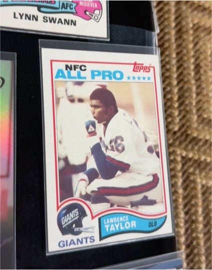 1982 Topps #434 Lawrence Taylor — front