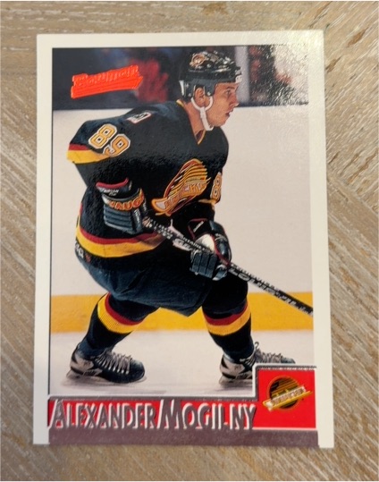 1995-96 Bowman #5 Alexander Mogilny — front
