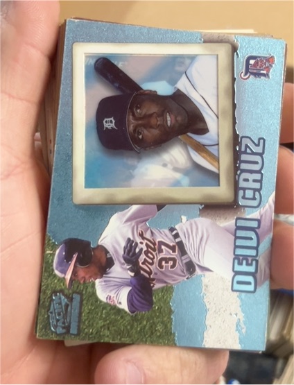 1998 Pacific Invincible Deivi Cruz — front