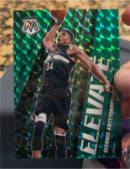 2020-21 Panini Mosaic #2 Giannis Antetokounmpo Elevate Green Prizm — front
