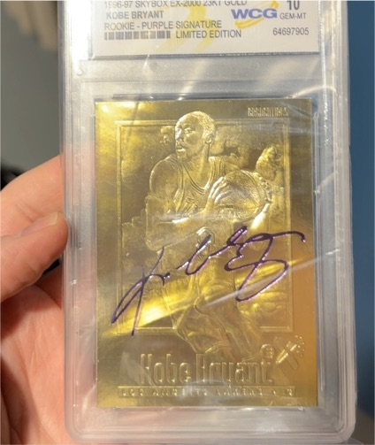 1996-97 Skybox EX-2000 23KT Gold Kobe Bryant Rookie Purple Signature — front