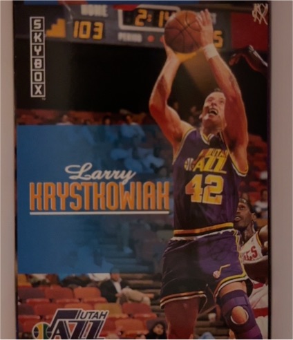 1992-93 SkyBox #404 Larry Krystkowiak — front
