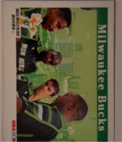 1992-93 Hoops #280 Milwaukee Bucks — front