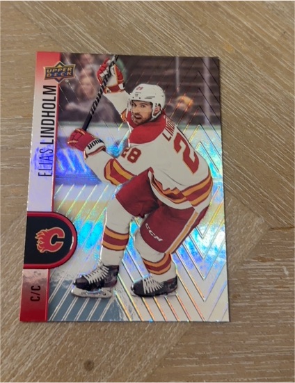 2022-23 Upper Deck Tim Hortons #28 Elias Lindholm — front