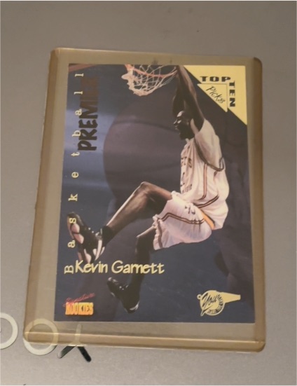1995 Skybox Premium #1 Kevin Garnett — front