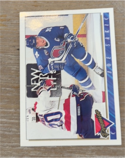 1993-94 Topps Premier #10 Joe Sakic — front