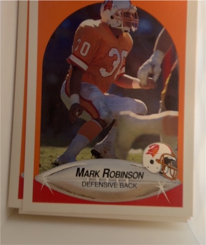 1990 Fleer #354 Mark Robinson Tampa Bay Buccaneers — front