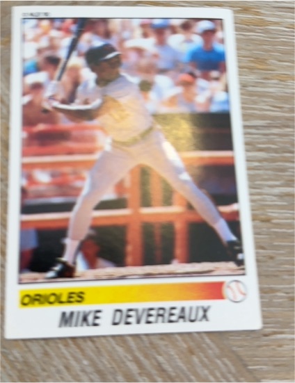 1990 Topps #10 Mike Devereaux — front