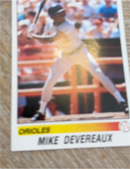 1991 Topps #623 Mike Devereaux — front