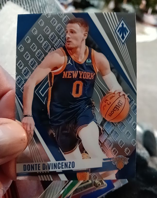 2023-24 Panini Phoenix #250 Donte DiVincenzo — front