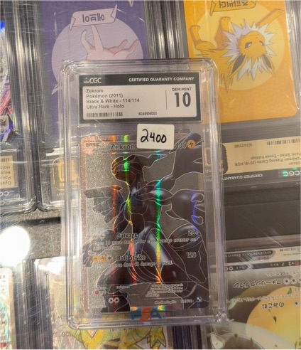 2011 Pokemon Black & White #114 Zekrom Ultra Rare Holo — front