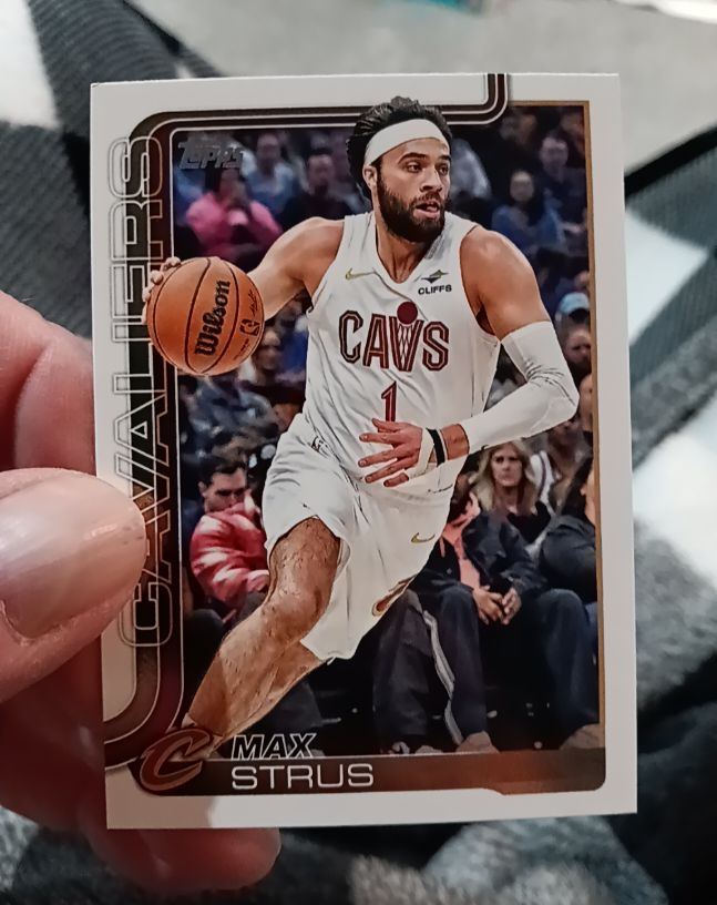 2025-26 Topps #84 Max Strus — front