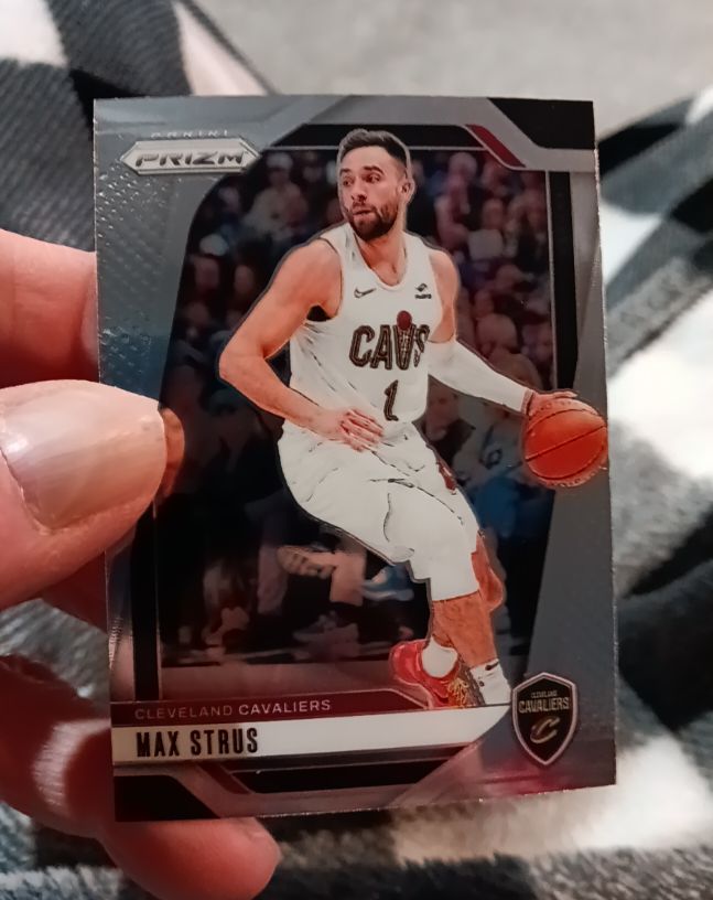 2024-25 Panini Prizm #27 Max Strus — front