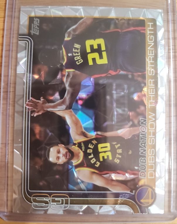 2025-26 Topps #291 Dubs Nation: Dubs Show Their Strength — front