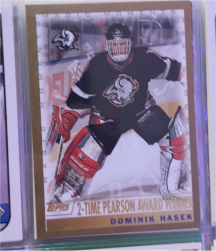 1999-00 Topps #279d Dominik Hasek 2-Time Pearson Award Winner — front