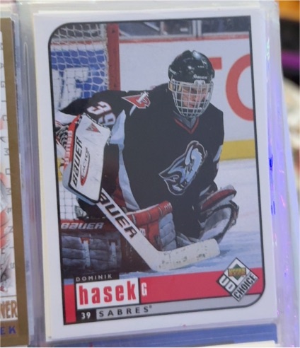 1998-99 Upper Deck UD Choice #23 Dominik Hasek — front