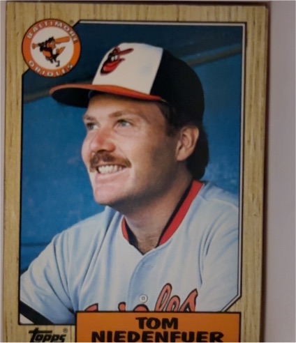1987 Topps Traded #88T Tom Niedenfuer — front