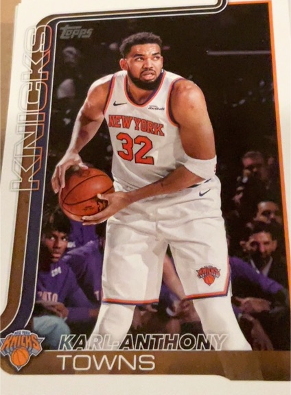 2025-26 Topps #19 Karl-Anthony Towns — front