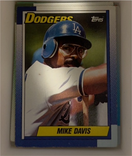 1990 Topps #697 Mike Davis — front