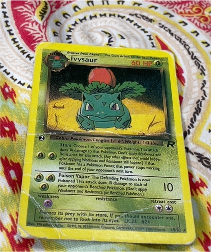 1999 Pokémon #19 Ivysaur Team Rocket — front