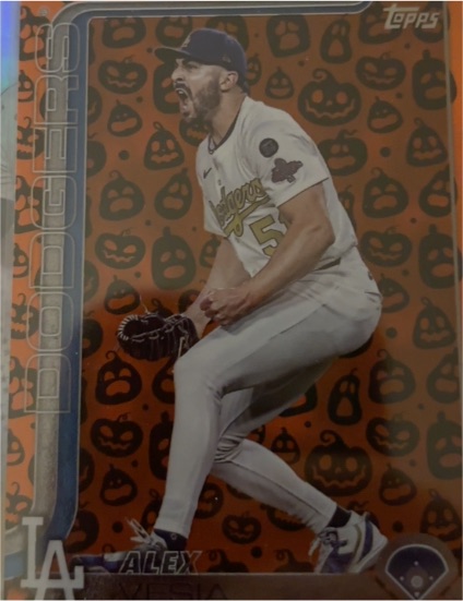2025 Topps Update #US239 Alex Vesia Holiday Jack O’Lantern — front