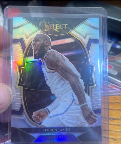 2022-23 Panini Select Concourse #26 LeBron James — front