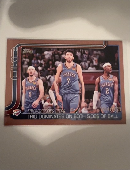 2025-26 Topps Thunder Up! #288 Oklahoma City Thunder Trio Dominates On Both Sides Of Ball — front