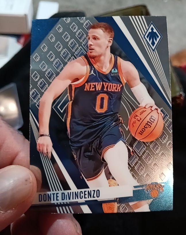 2023-24 Panini Phoenix #250 Donte DiVincenzo — front