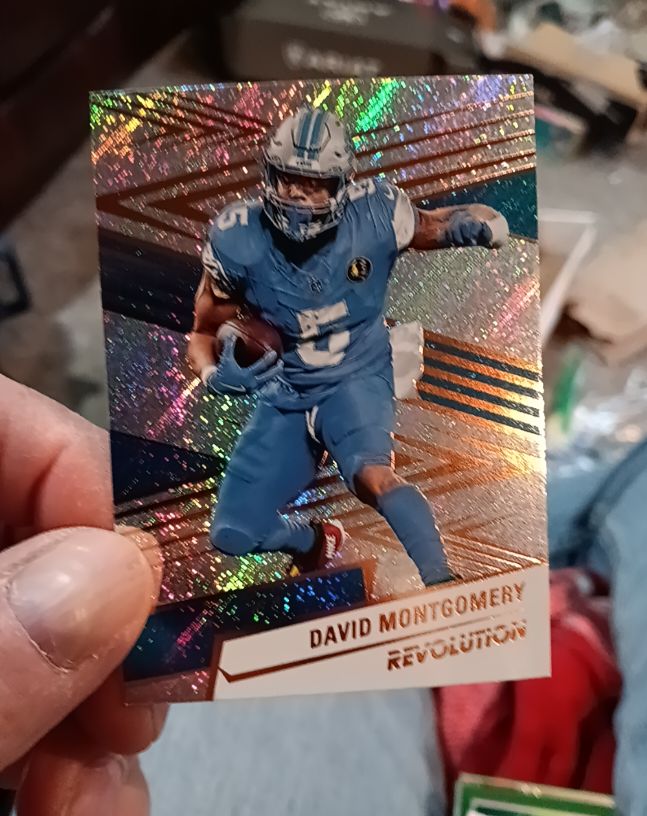 2025 Panini Revolution #105 David Montgomery — front