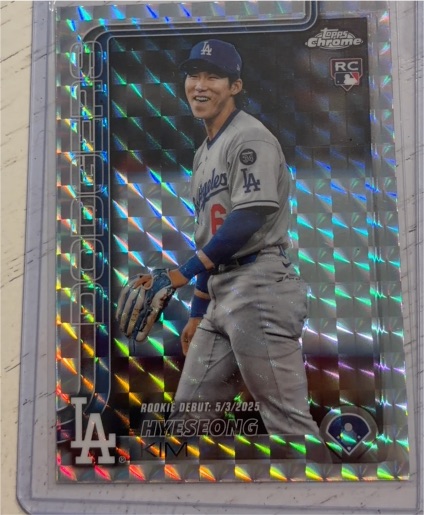 2025 Topps Chrome Update Hyeseong Kim Rookie Card — front
