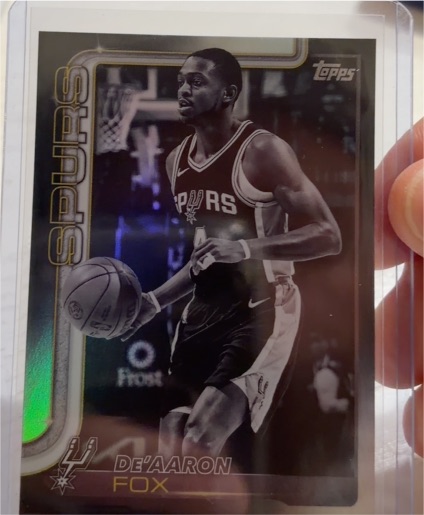 2025-26 Topps Basketball #196 De'Aaron Fox Blackout Parallel — front