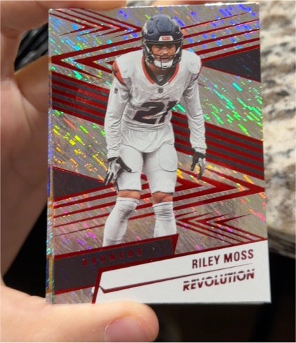 2025 Panini Revolution #190 Riley Moss — front