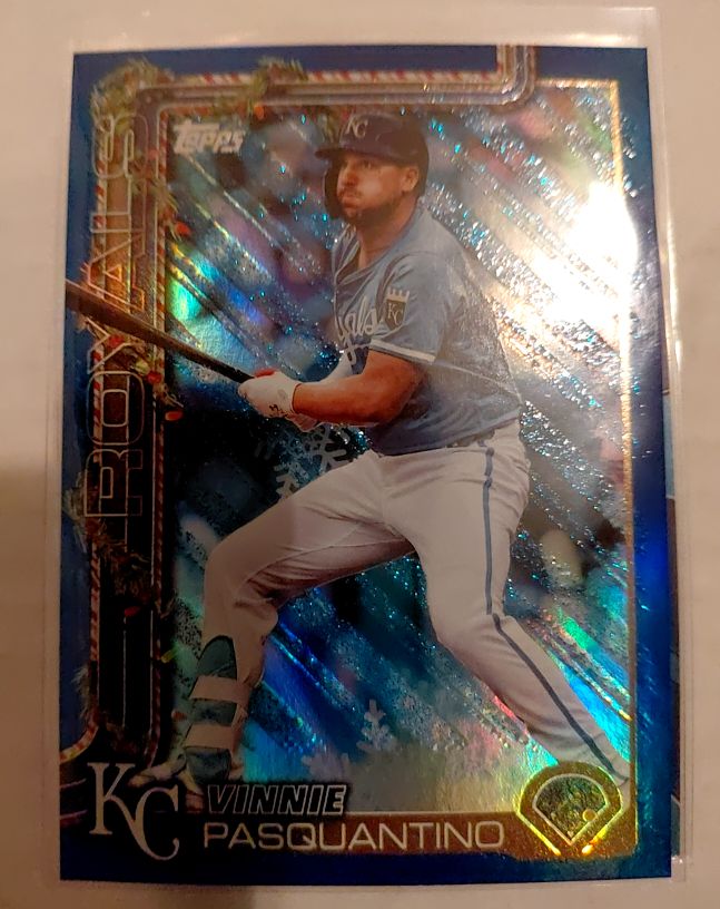 2025 Topps Holiday #H198 Vinnie Pasquantino — front