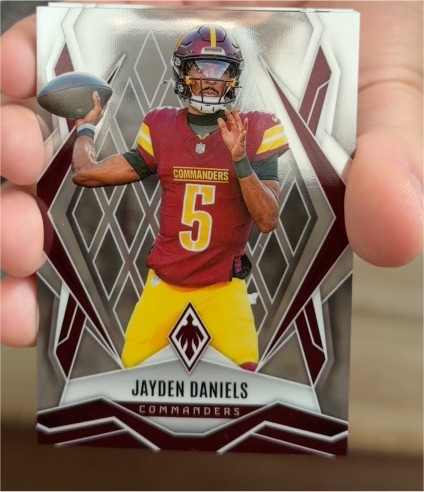 2025 Panini Phoenix #8 Jayden Daniels — front