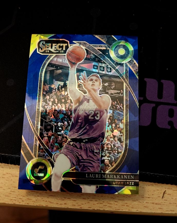 2024-25 Panini Select Courtside #23 Lauri Markkanen — front