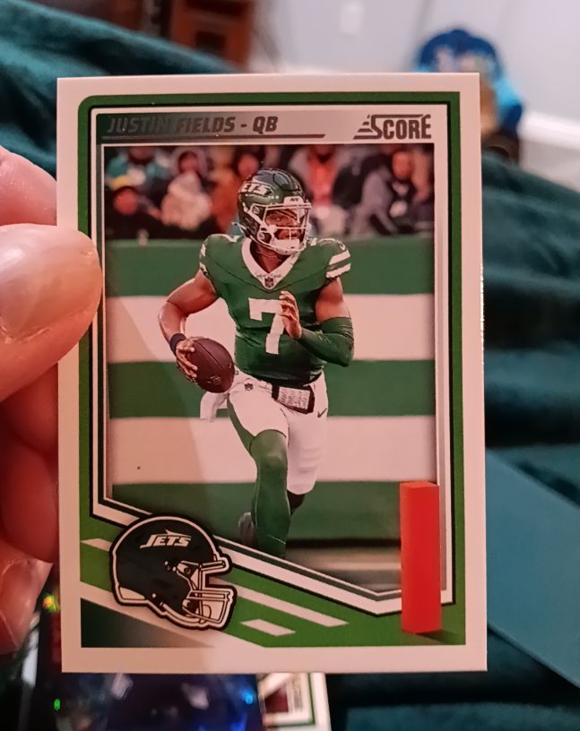 2025 Panini Score #210 Justin Fields — front