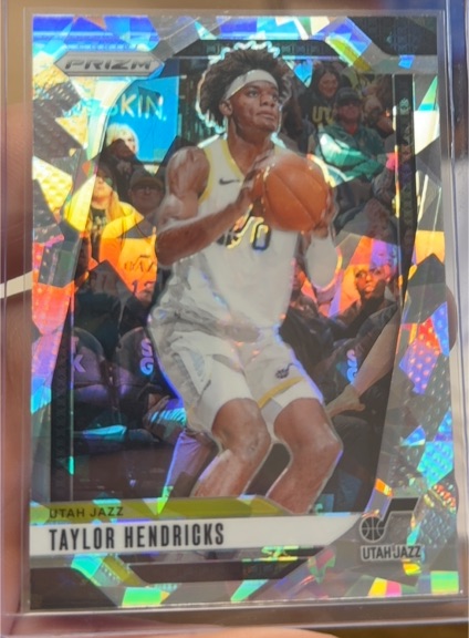 2024-25 Panini Prizm #32 Taylor Hendricks — front