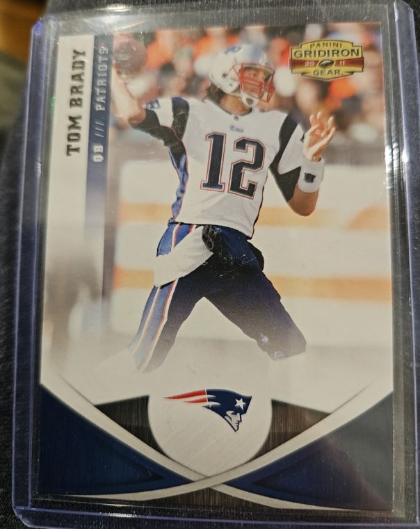 2011 Panini Gridiron Gear #4 Tom Brady — front