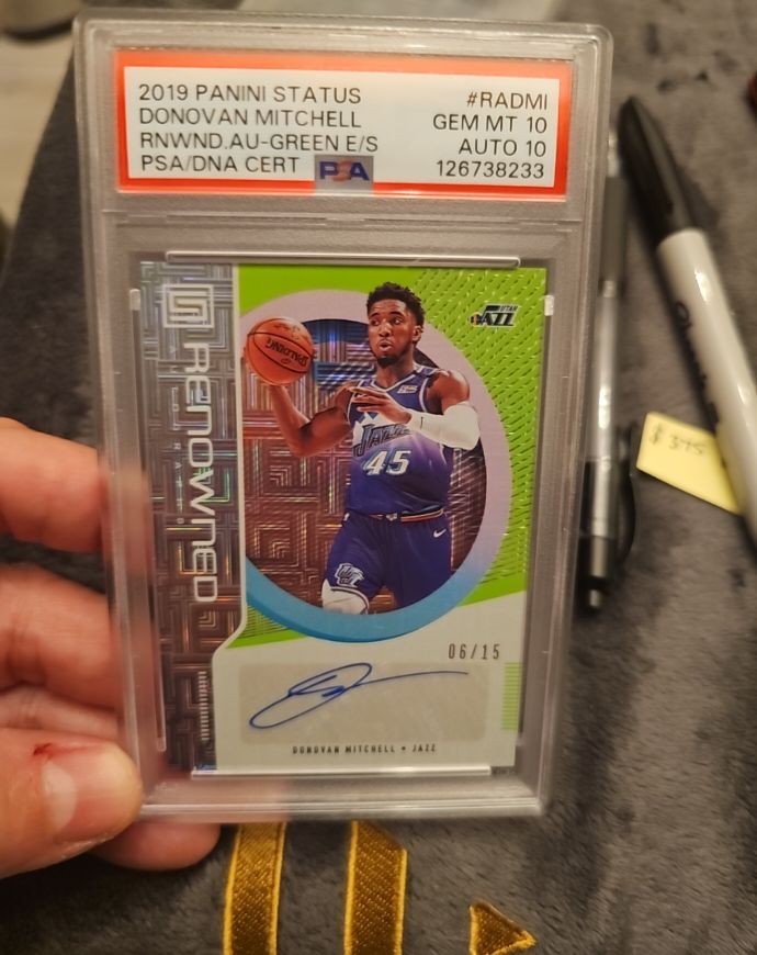 2019 Panini Status #RADMI Donovan Mitchell — front