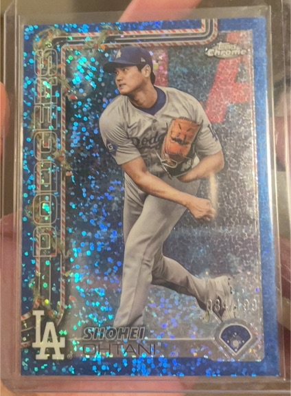 2025 Topps Chrome Holiday #HC1 Shohei Ohtani — front