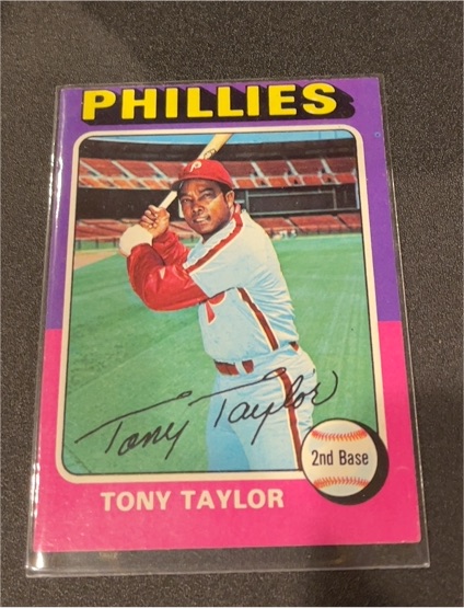 1975 Topps #574 Tony Taylor Philadelphia Phillies — front