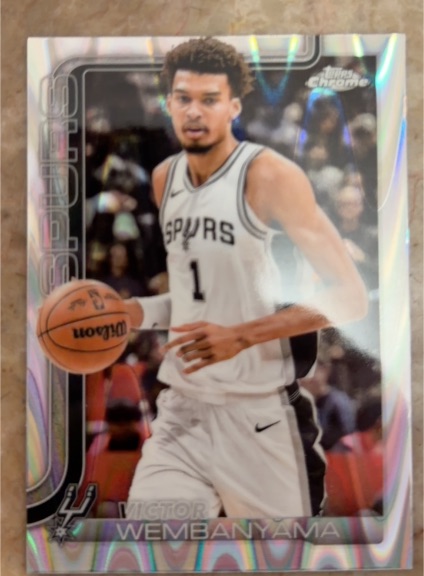 2025-26 Topps Chrome #221 Victor Wembanyama — front